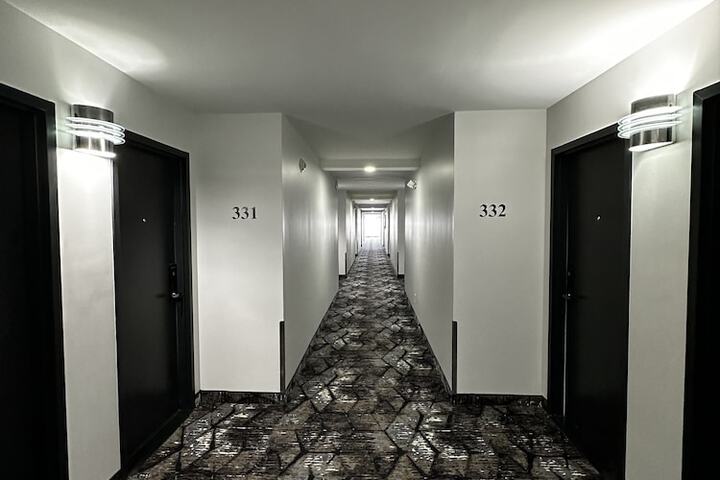 Ballroom/Hall 33 of 39