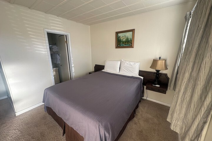Room 8 of 25