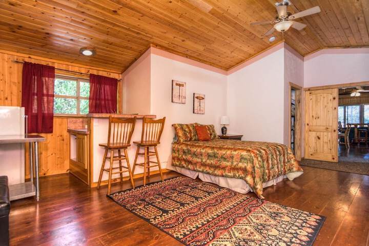 DiamondStone Guest Lodges