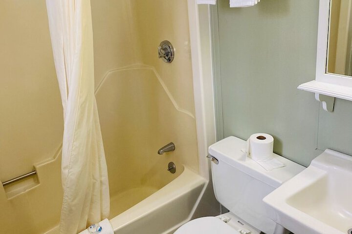 Travelodge by Wyndham Lincoln Near White Mountain