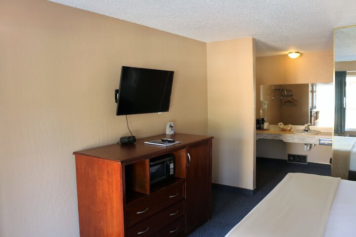 Room 10 of 24