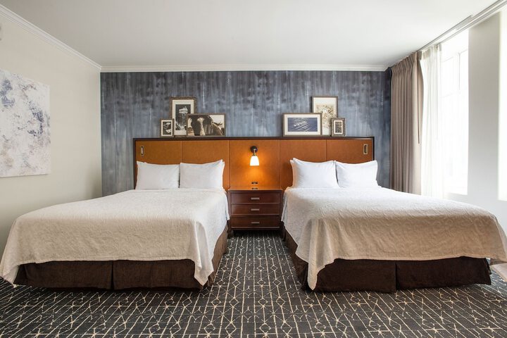 Room 42 of 106