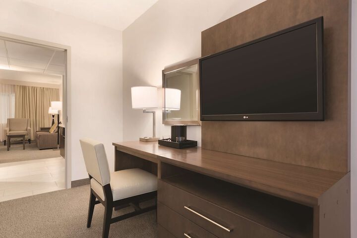 Embassy Suites by Hilton Milwaukee Brookfield