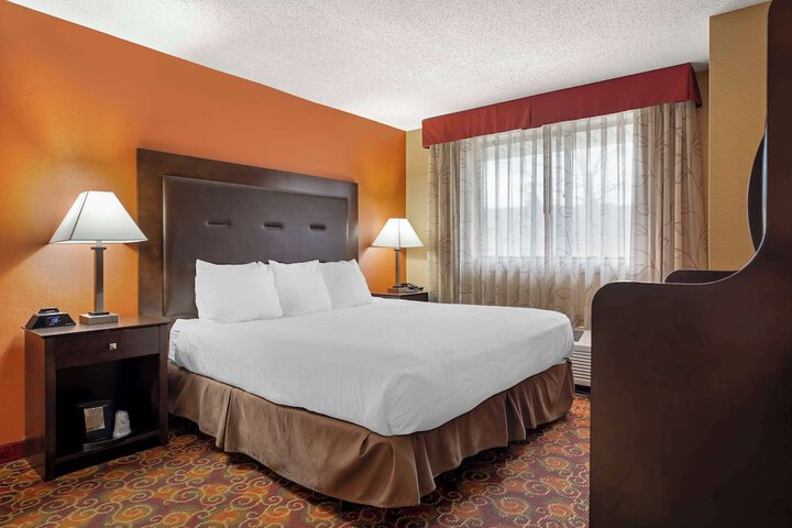 Room 32 of 48