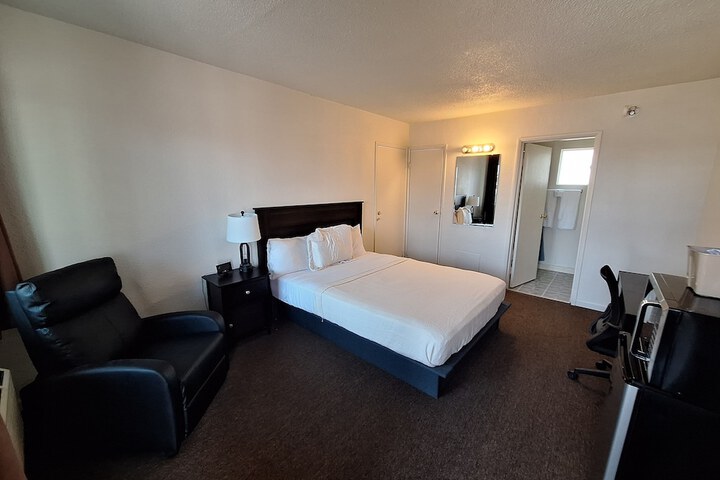 Leisure Lodge Motel
