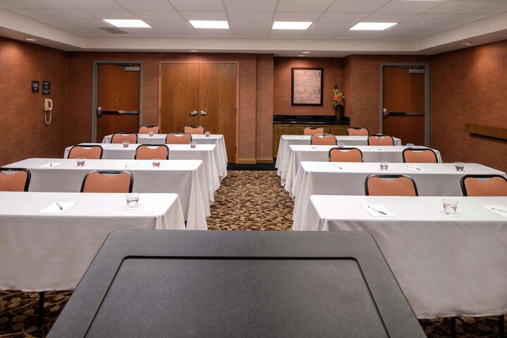 Hampton Inn & Suites Carson City