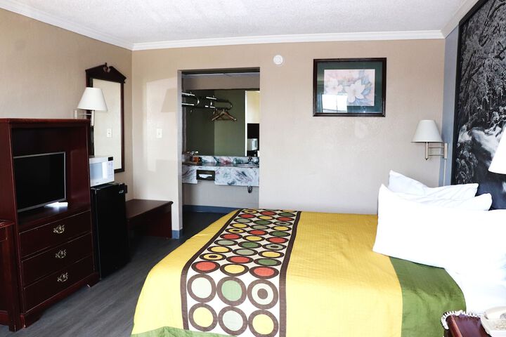 Room 5 of 25