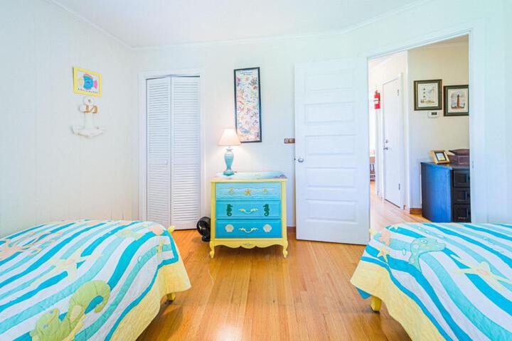A Summer Place - Duck Sanderling, Ocean View, 50 Yards to Beach, Community Pool