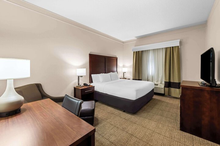 Comfort Inn & Suites Heath - Newark South