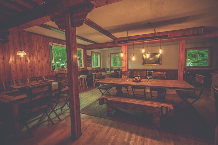 Dining 16 of 19