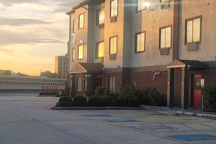 Hotel 5 of 67