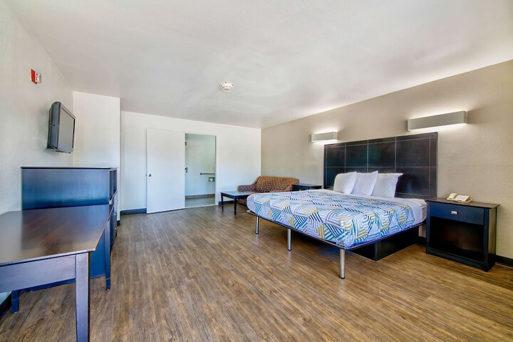 Room 15 of 26