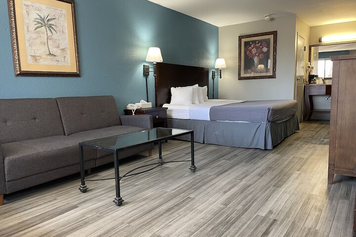 Room 21 of 42
