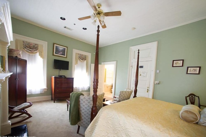 Room 33 of 54
