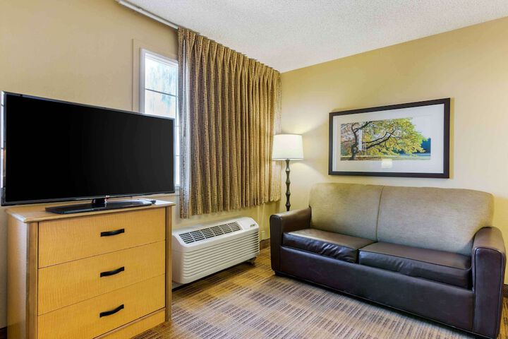 Room 14 of 37