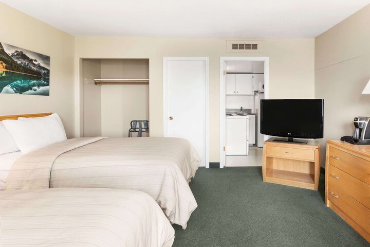 Room 50 of 101