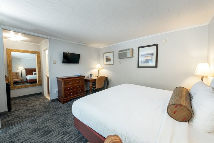 Scottys Lakeside Resort