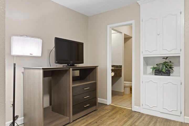Room 35 of 86