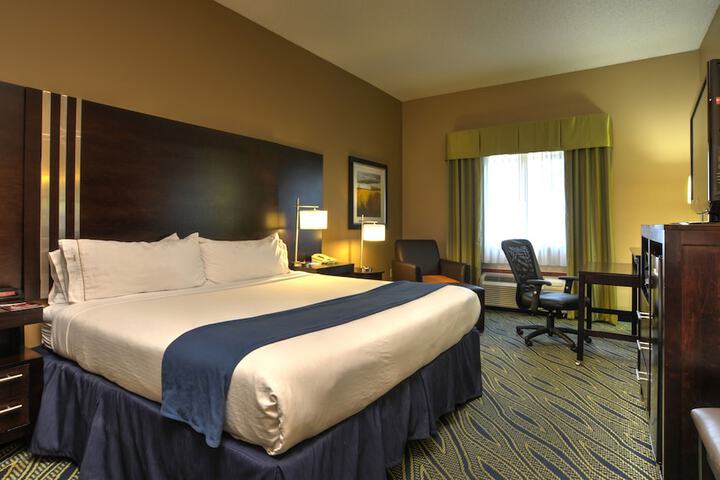 Holiday Inn Express & Suites Midwest by IHG