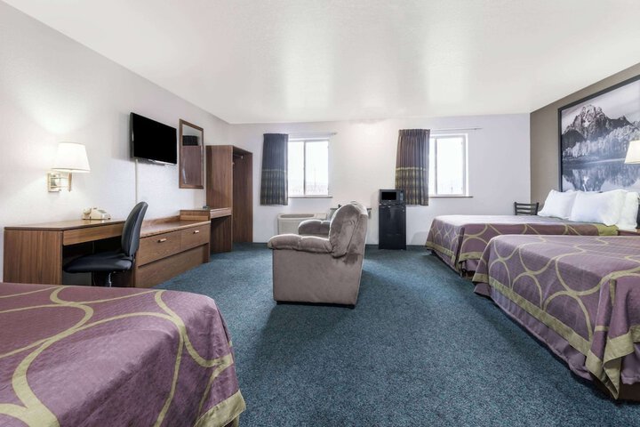 Room 7 of 16