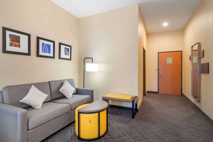 Room 16 of 48