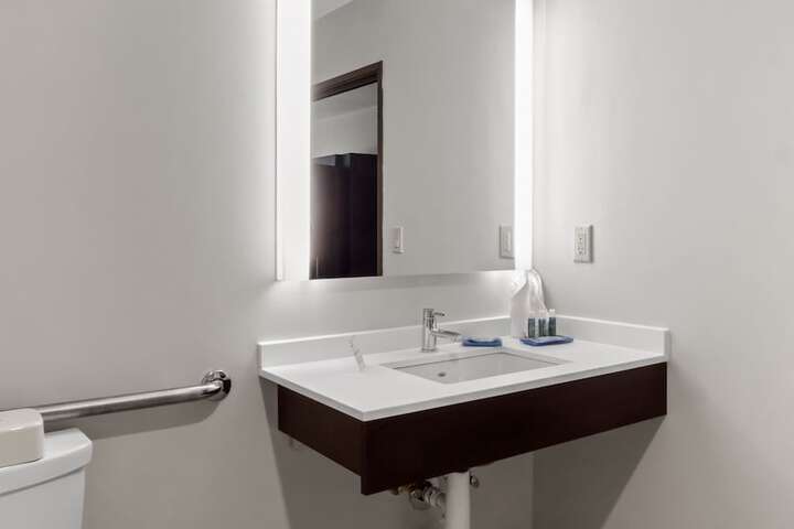 Holiday Inn Express and Suites Newton by IHG