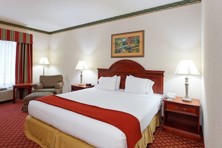 Holiday Inn Express Hotel & Suites Tupelo by IHG