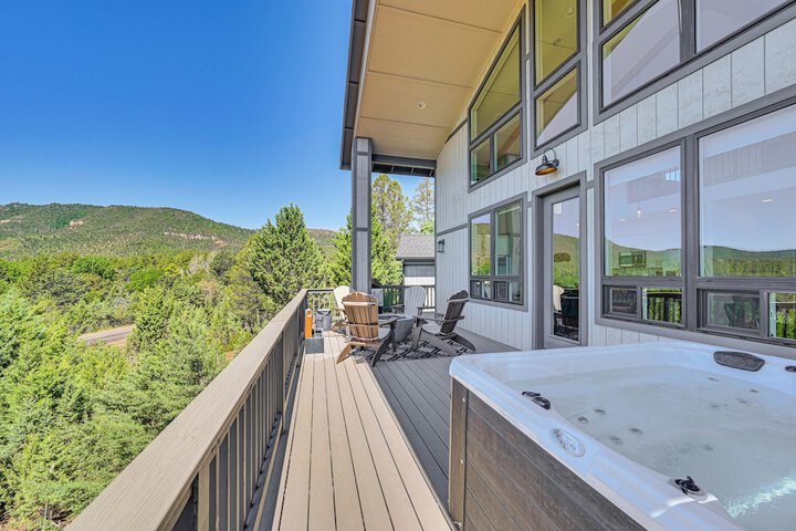 Views & Hot Tub: pineberry Modern Luxury Home