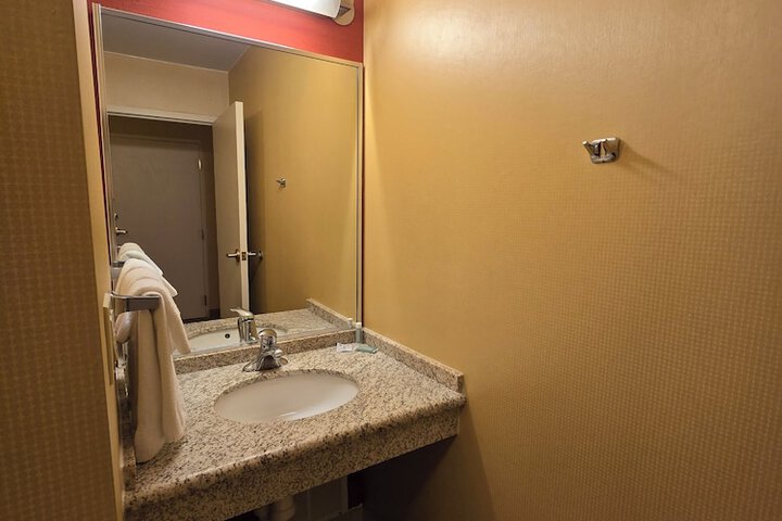 Country Inn & Suites by Radisson Convention Center