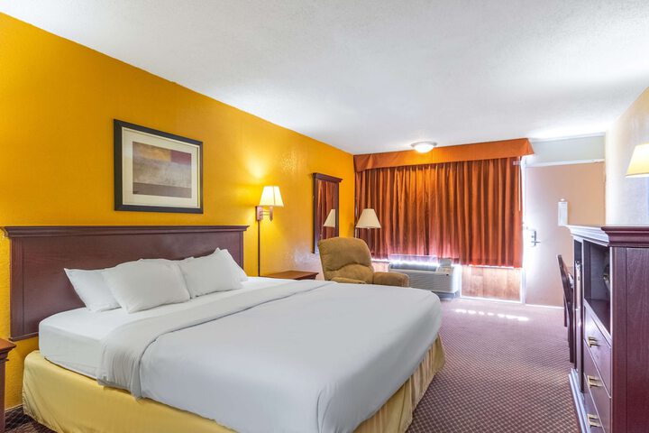Room 15 of 28