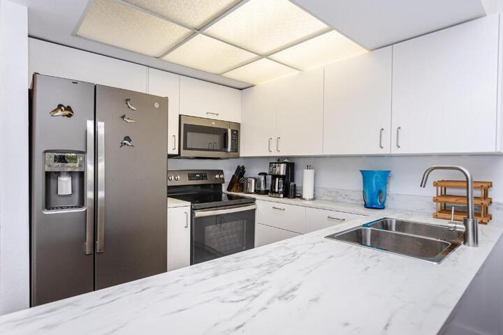 Bass & Sun Condominium 2 / 2 Bedroom