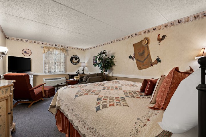 Room 5 of 18