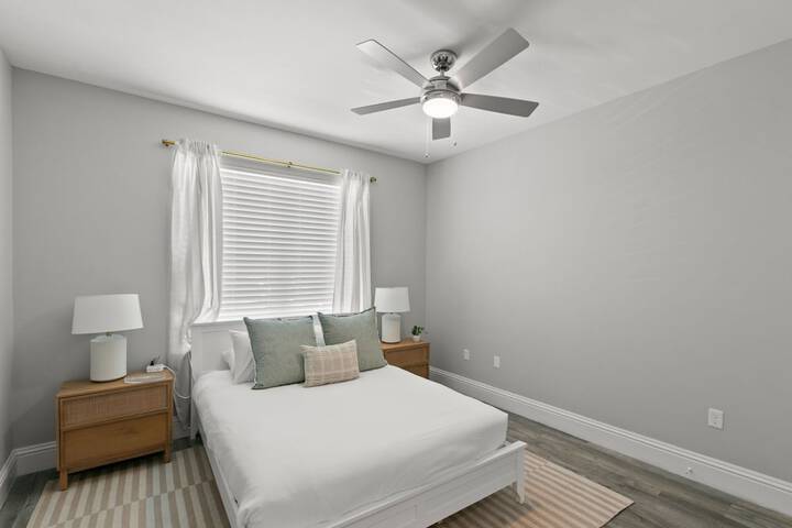 Canopy Cove Stunning 2BR Apt Heart of Downtown
