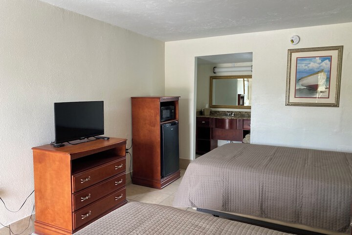 Room 13 of 24