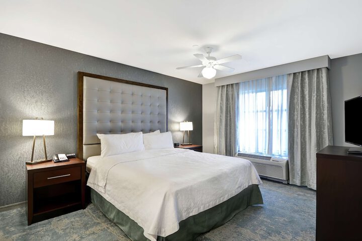 Room 17 of 38