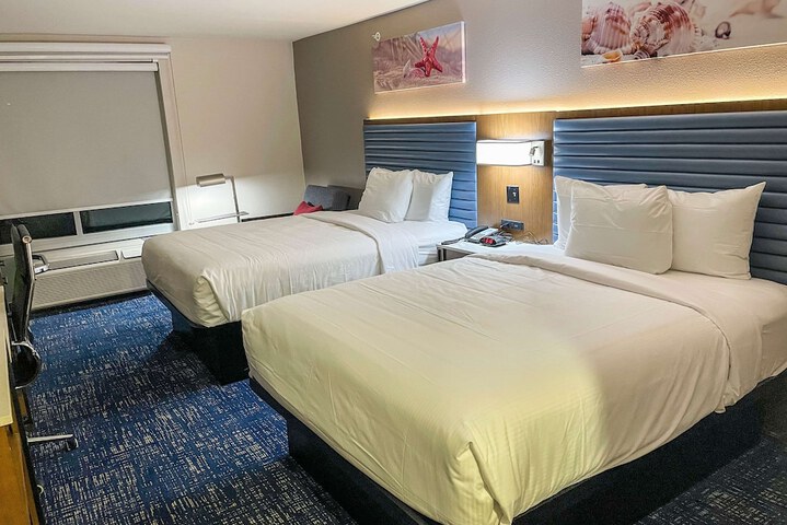 Room 13 of 30