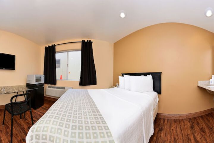 Room 15 of 28