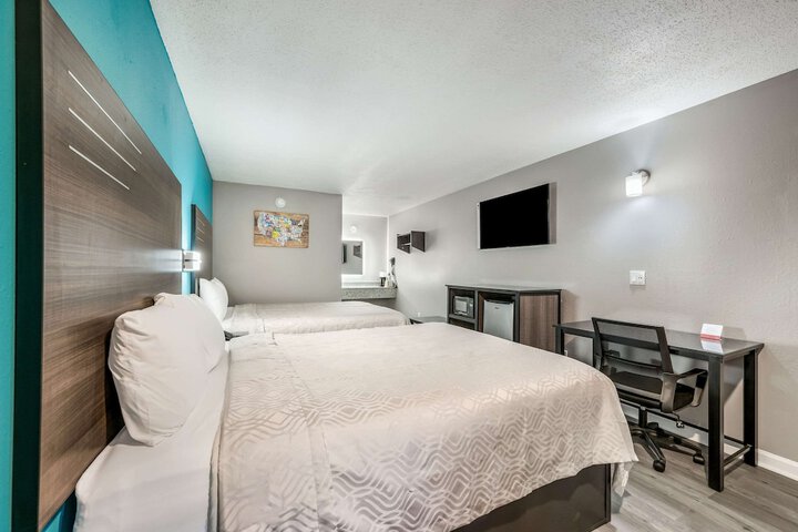 Room 9 of 18