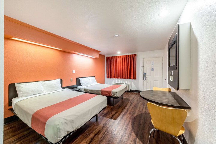 Room 16 of 32