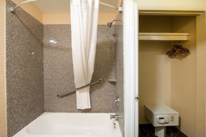 Room 19 of 46