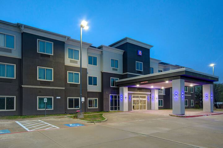 Motel 6 Fort Worth TX – I-35 & I-20