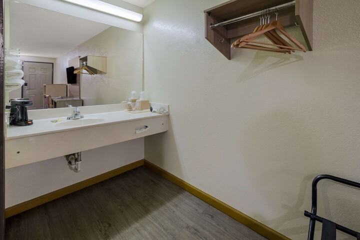 Room 12 of 30