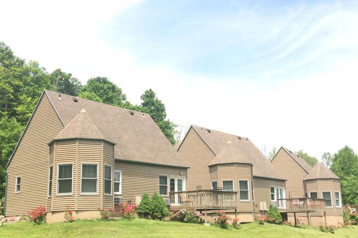 Spruce Hill Inn and Cottages