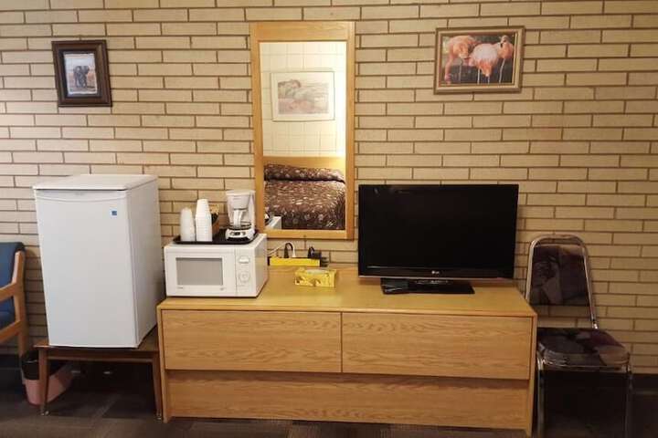 Business Center 23 of 26