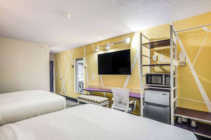 Room 33 of 38