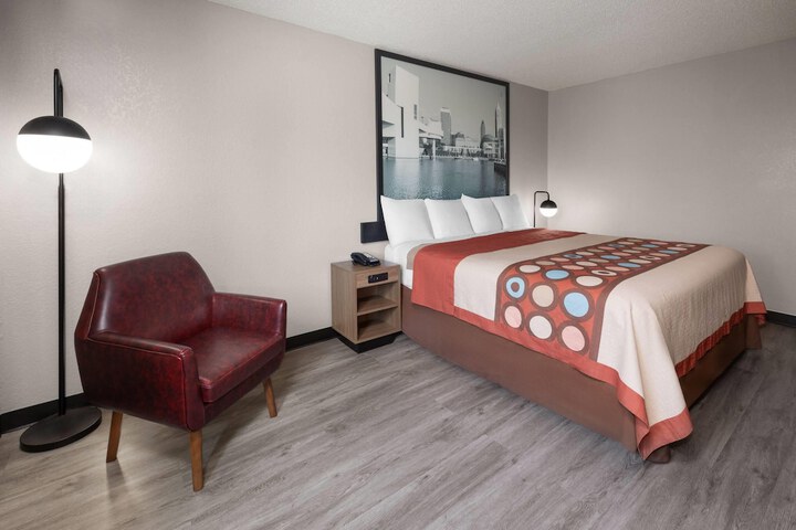Super 8 by Wyndham Kent / Akron Area