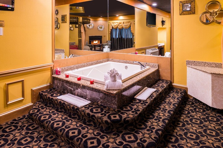 Hot Tub 65 of 72