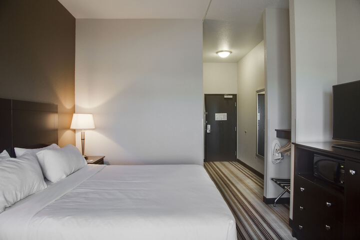 Holiday Inn Express & Suites Nevada by IHG
