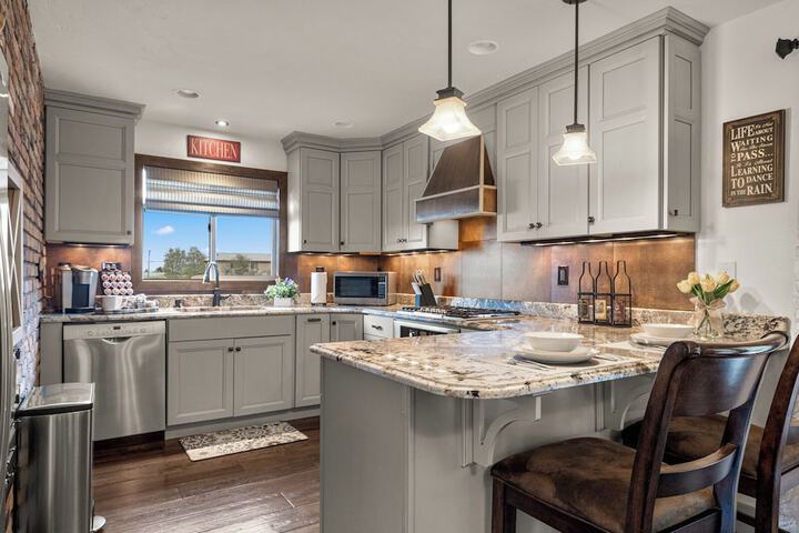 Coyote Bluff Estate