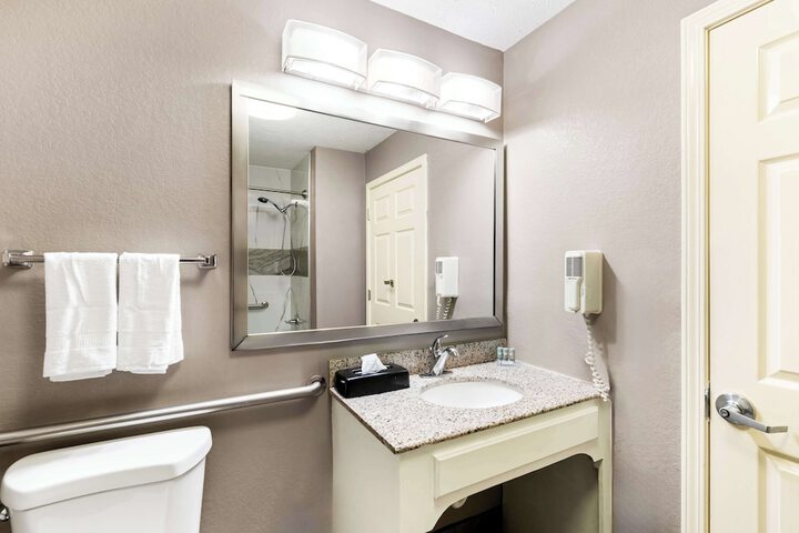 Room 25 of 32